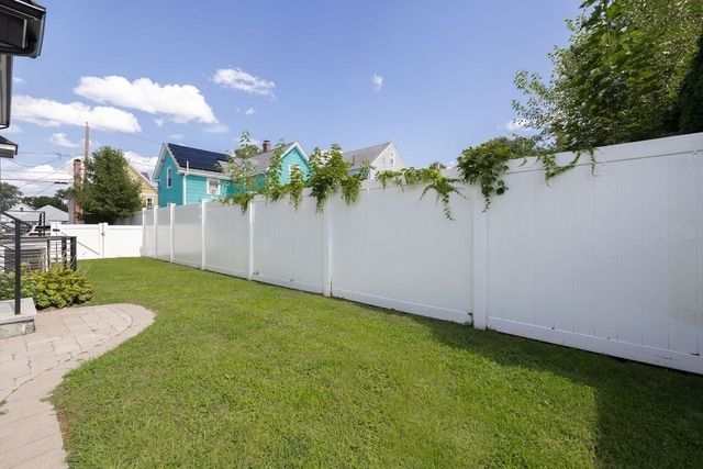 167 Chapel St 167, Newton, MA 02458