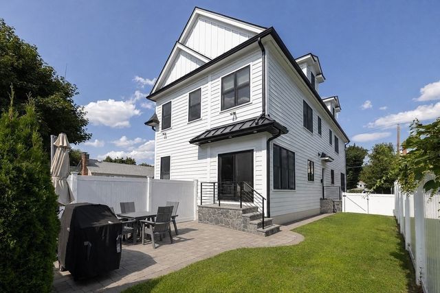 167 Chapel St 167, Newton, MA 02458