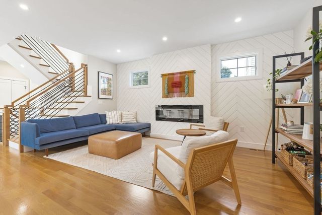 167 Chapel St 167, Newton, MA 02458
