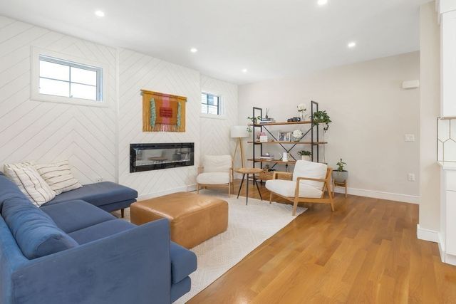 167 Chapel St 167, Newton, MA 02458