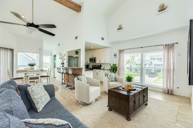 13827 Pirates Beach Boulevard, Galveston, TX 77554