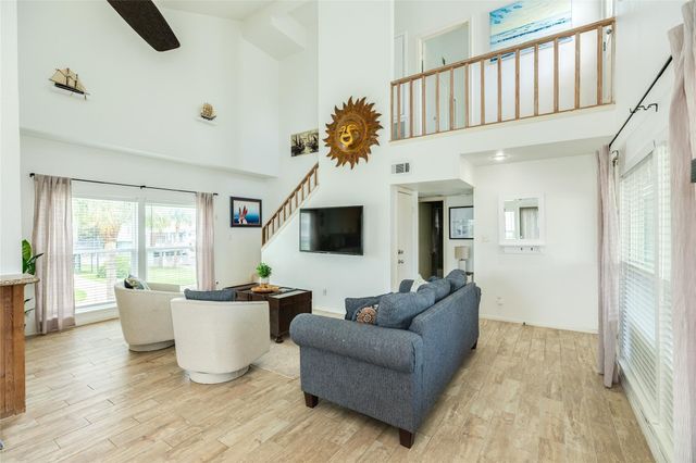 13827 Pirates Beach Boulevard, Galveston, TX 77554