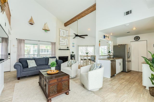 13827 Pirates Beach Boulevard, Galveston, TX 77554