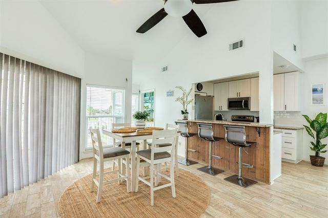 13827 Pirates Beach Boulevard, Galveston, TX 77554