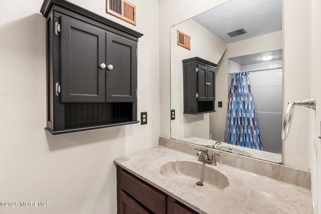 84 Diamond Lane, Old Bridge, NJ 08857