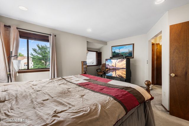 84 Diamond Lane, Old Bridge, NJ 08857
