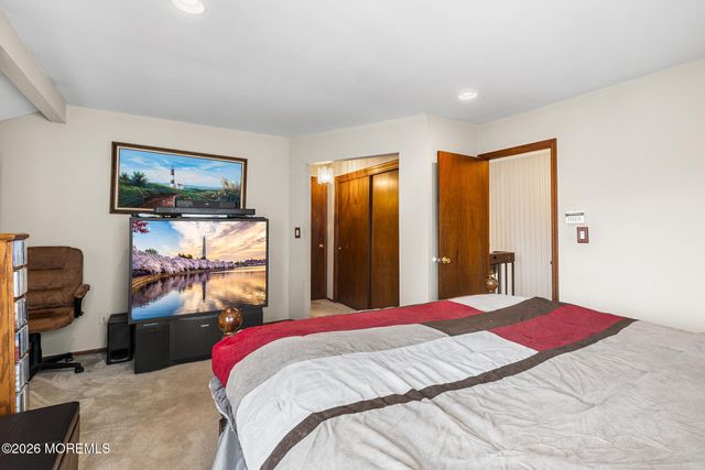 84 Diamond Lane, Old Bridge, NJ 08857