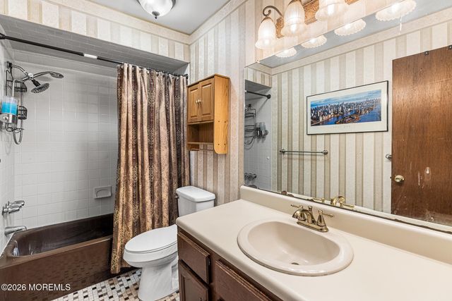 84 Diamond Lane, Old Bridge, NJ 08857