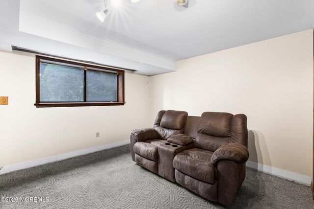 84 Diamond Lane, Old Bridge, NJ 08857