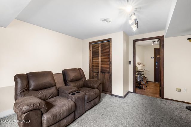 84 Diamond Lane, Old Bridge, NJ 08857