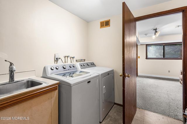 84 Diamond Lane, Old Bridge, NJ 08857