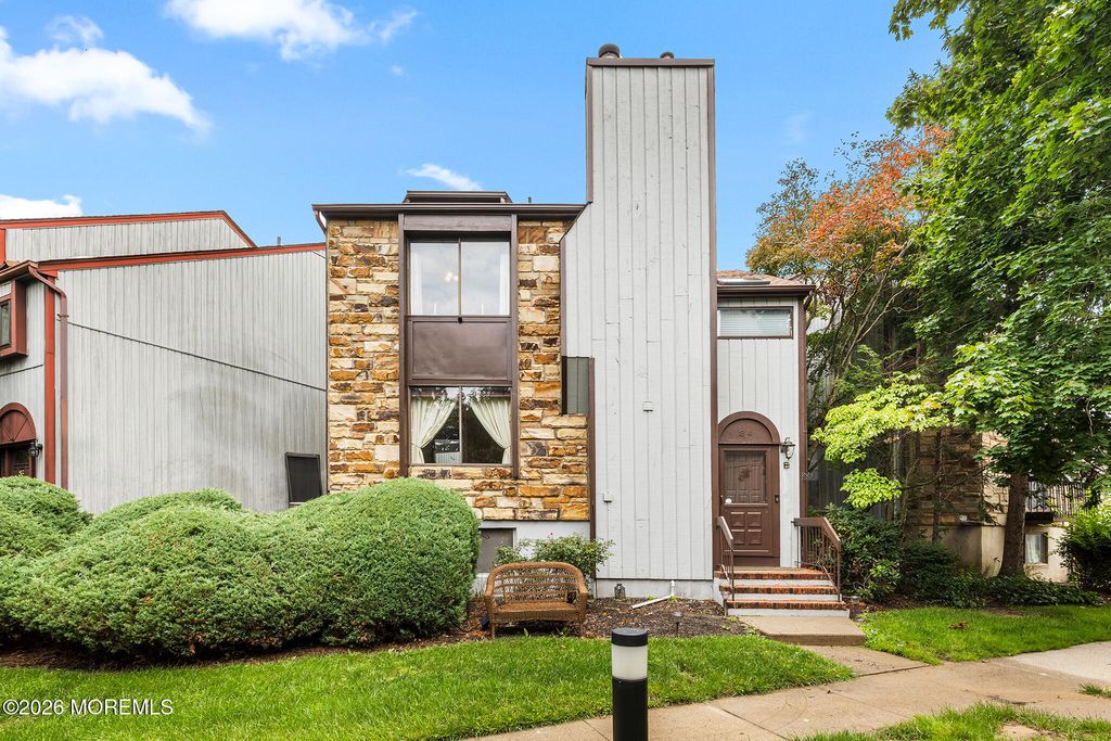 84 Diamond Lane, Old Bridge, NJ 08857