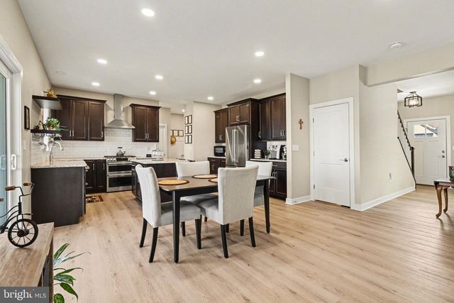 220 PEBBLE DR, Elizabethtown, PA 17022