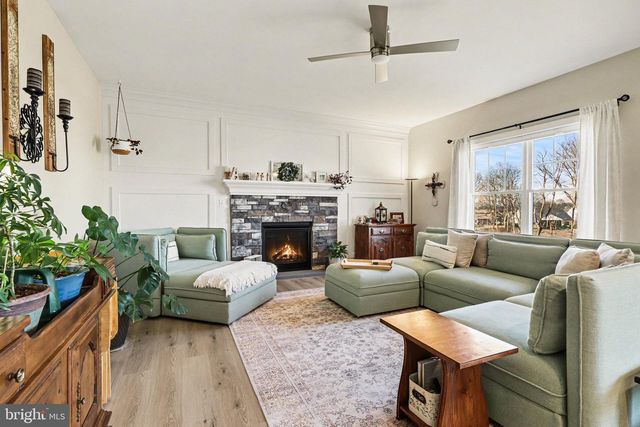 220 PEBBLE DR, Elizabethtown, PA 17022