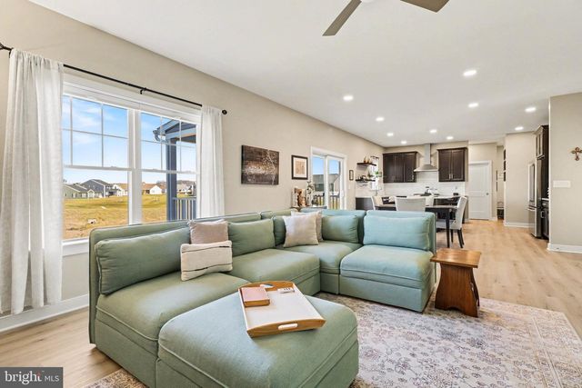 220 PEBBLE DR, Elizabethtown, PA 17022