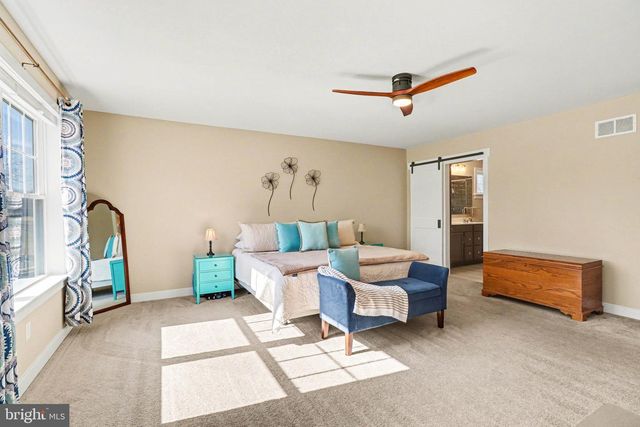 220 PEBBLE DR, Elizabethtown, PA 17022