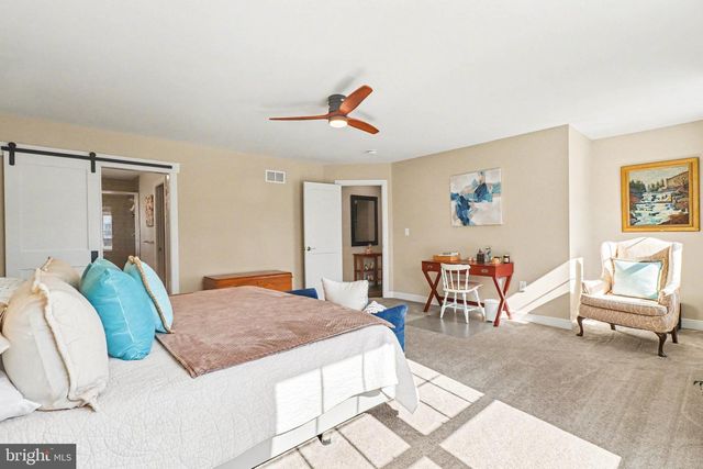 220 PEBBLE DR, Elizabethtown, PA 17022