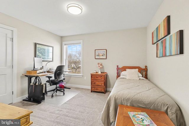 220 PEBBLE DR, Elizabethtown, PA 17022