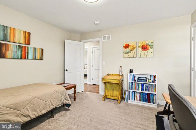 220 PEBBLE DR, Elizabethtown, PA 17022