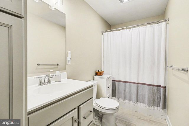 220 PEBBLE DR, Elizabethtown, PA 17022