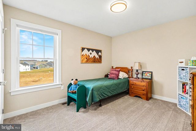 220 PEBBLE DR, Elizabethtown, PA 17022