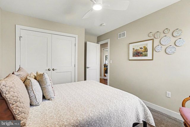 220 PEBBLE DR, Elizabethtown, PA 17022