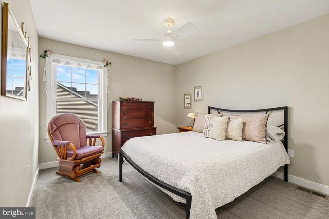 220 PEBBLE DR, Elizabethtown, PA 17022