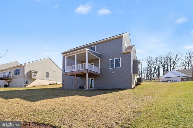 220 PEBBLE DR, Elizabethtown, PA 17022