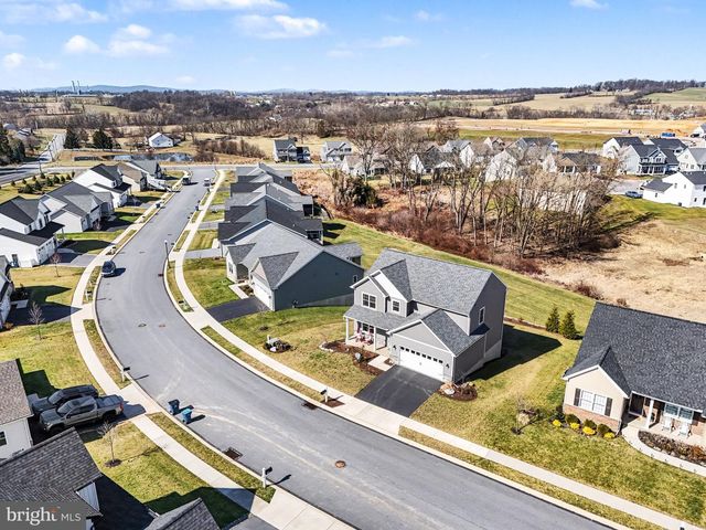 220 PEBBLE DR, Elizabethtown, PA 17022