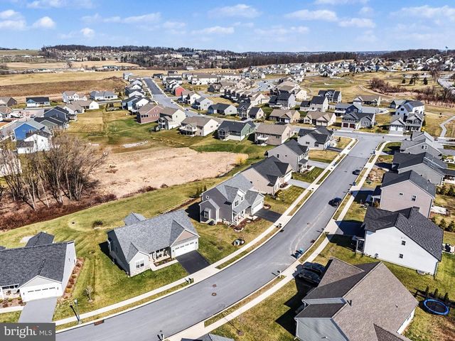 220 PEBBLE DR, Elizabethtown, PA 17022