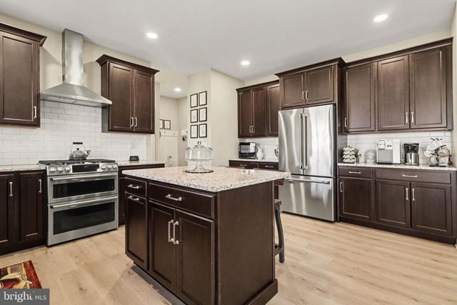 220 PEBBLE DR, Elizabethtown, PA 17022