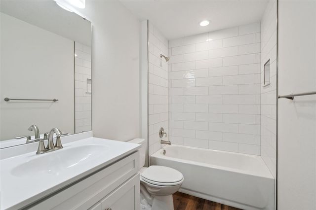 1075 N ROCKINGHAM AVENUE, Tavares, FL 32778