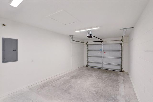 1075 N ROCKINGHAM AVENUE, Tavares, FL 32778