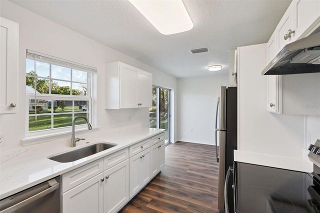 1075 N ROCKINGHAM AVENUE, Tavares, FL 32778