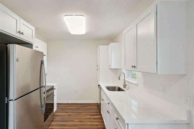 1075 N ROCKINGHAM AVENUE, Tavares, FL 32778