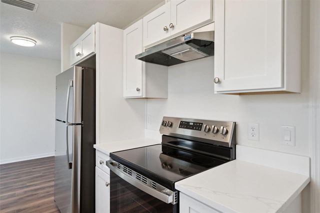 1075 N ROCKINGHAM AVENUE, Tavares, FL 32778