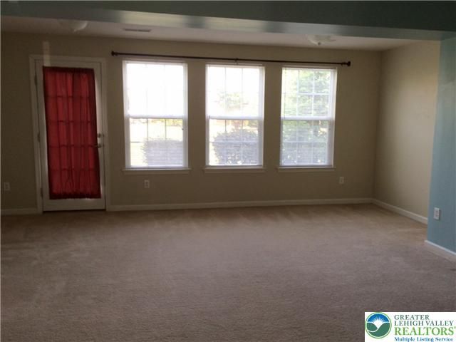 1073 Sparrow Way, Upper Macungie Twp, PA 18031