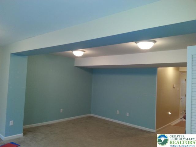 1073 Sparrow Way, Upper Macungie Twp, PA 18031
