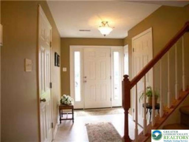 1073 Sparrow Way, Upper Macungie Twp, PA 18031