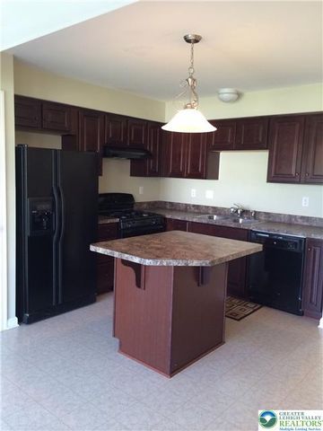 1073 Sparrow Way, Upper Macungie Twp, PA 18031