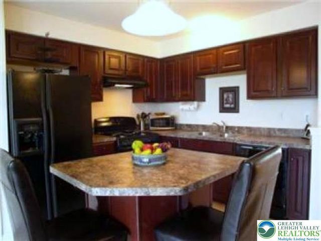 1073 Sparrow Way, Upper Macungie Twp, PA 18031