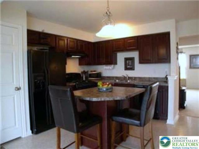 1073 Sparrow Way, Upper Macungie Twp, PA 18031