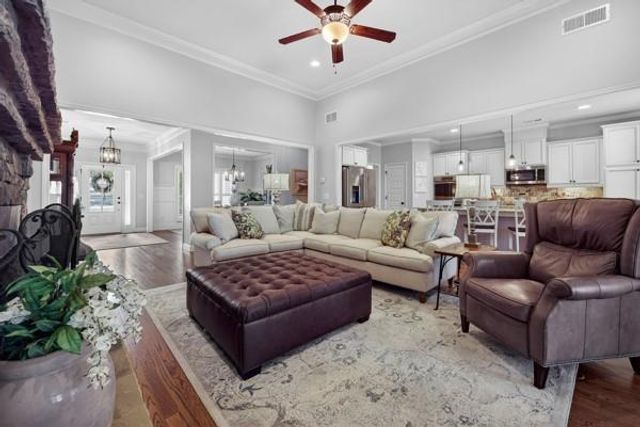 5455 Fishermans Cove, Gainesville, GA 30506