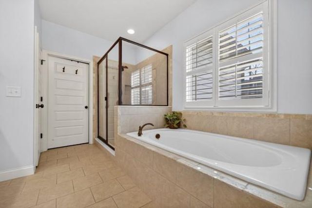 5455 Fishermans Cove, Gainesville, GA 30506