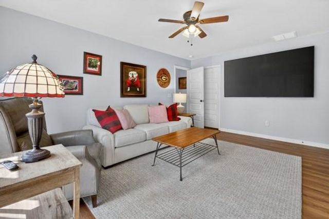 5455 Fishermans Cove, Gainesville, GA 30506