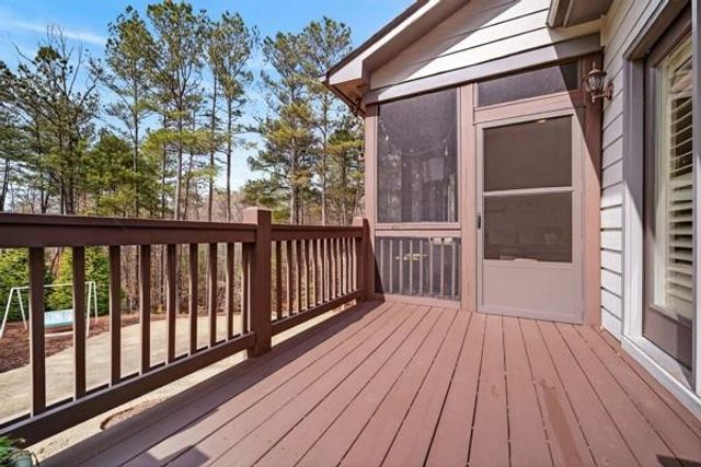 5455 Fishermans Cove, Gainesville, GA 30506