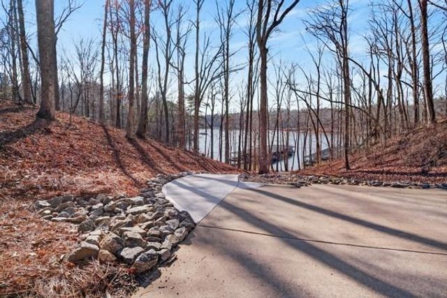 5455 Fishermans Cove, Gainesville, GA 30506