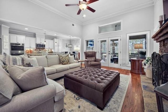 5455 Fishermans Cove, Gainesville, GA 30506