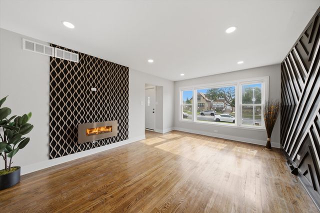 8642 S Indiana Avenue, Chicago, IL 60619
