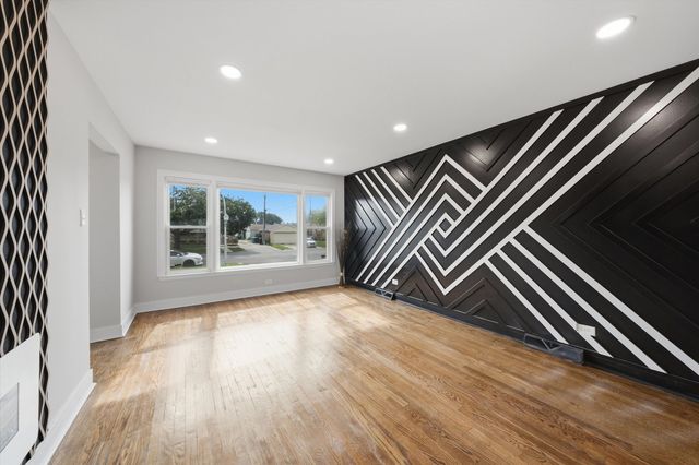 8642 S Indiana Avenue, Chicago, IL 60619
